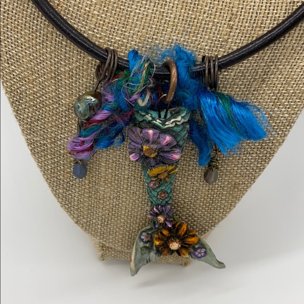 Queen of the mermaids choker - Picture 3 of 9